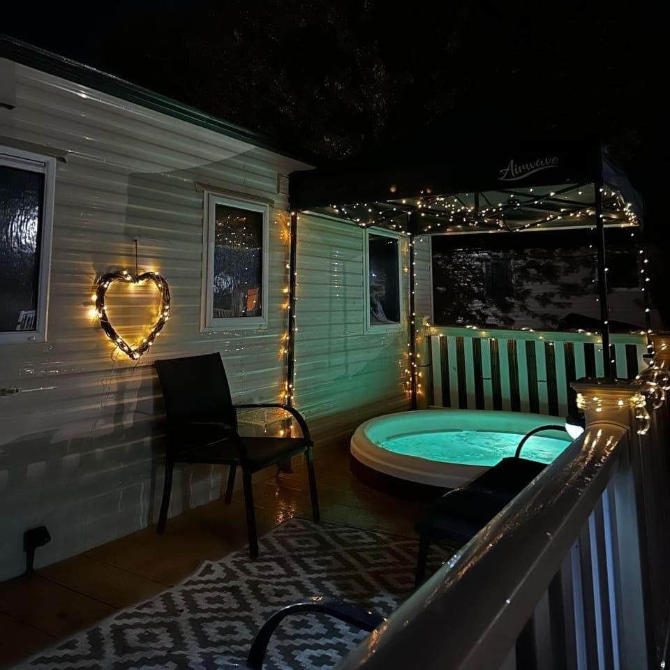 Tattershall Lakes Hot Tub Lodge Breaks Esterno foto